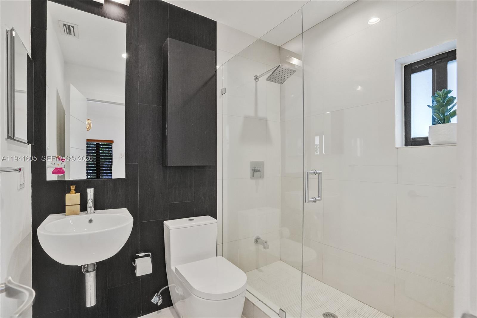 SKY LAKE - Residential