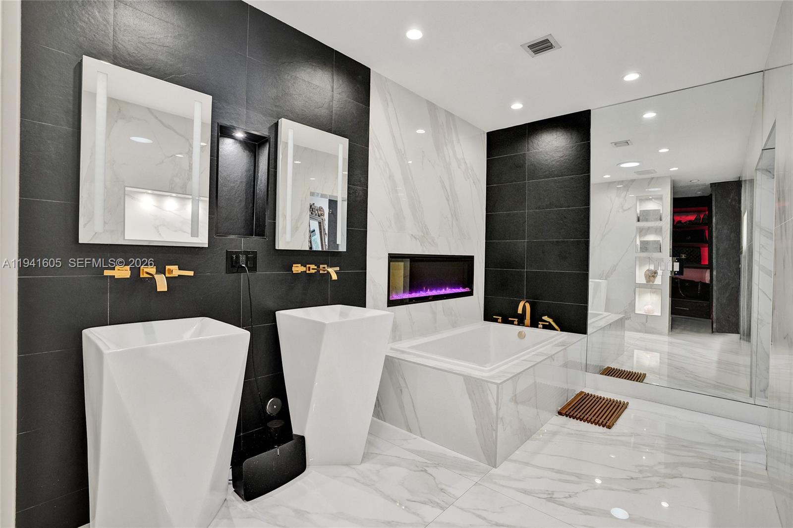 SKY LAKE - Residential