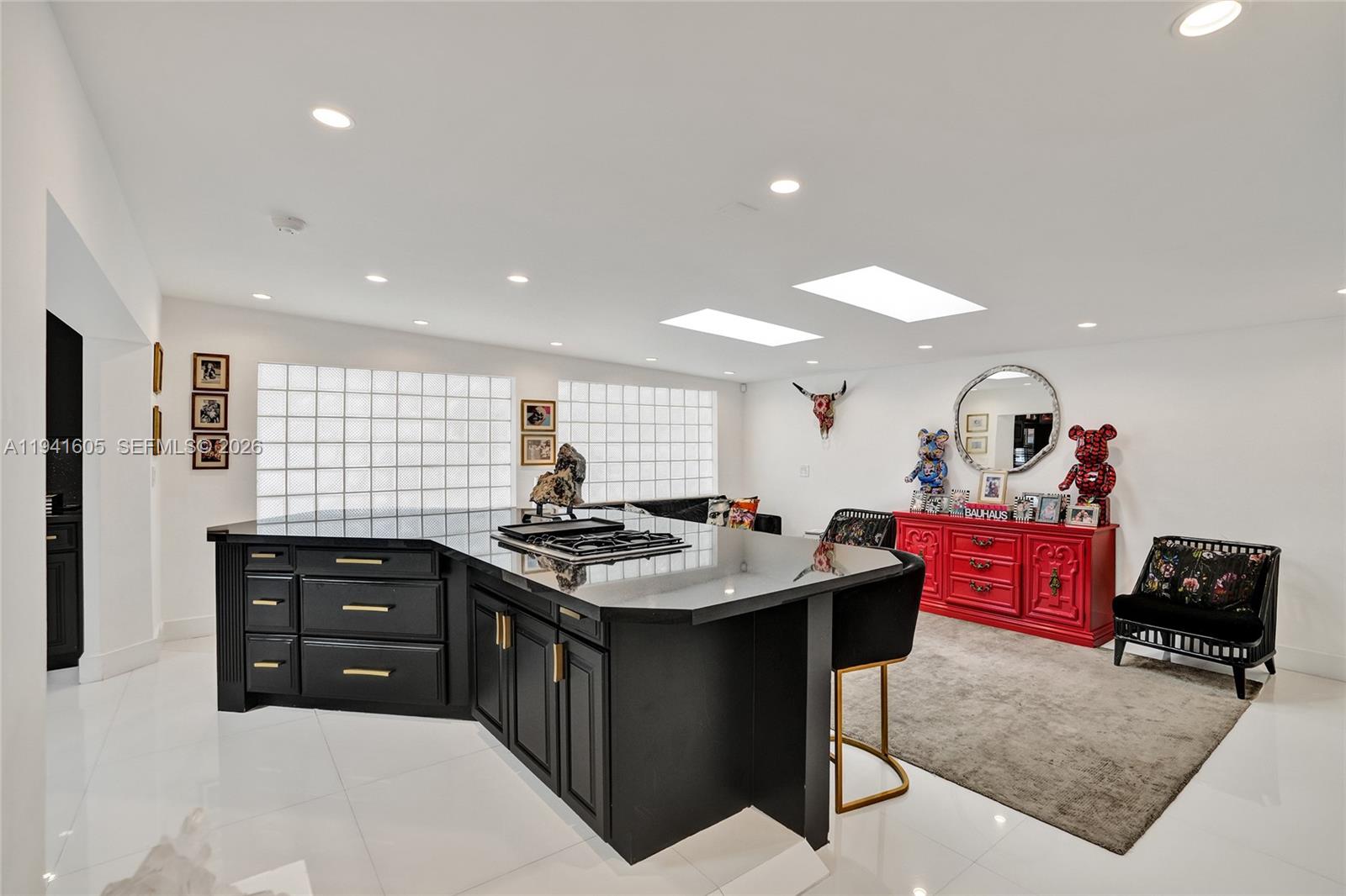 SKY LAKE - Residential