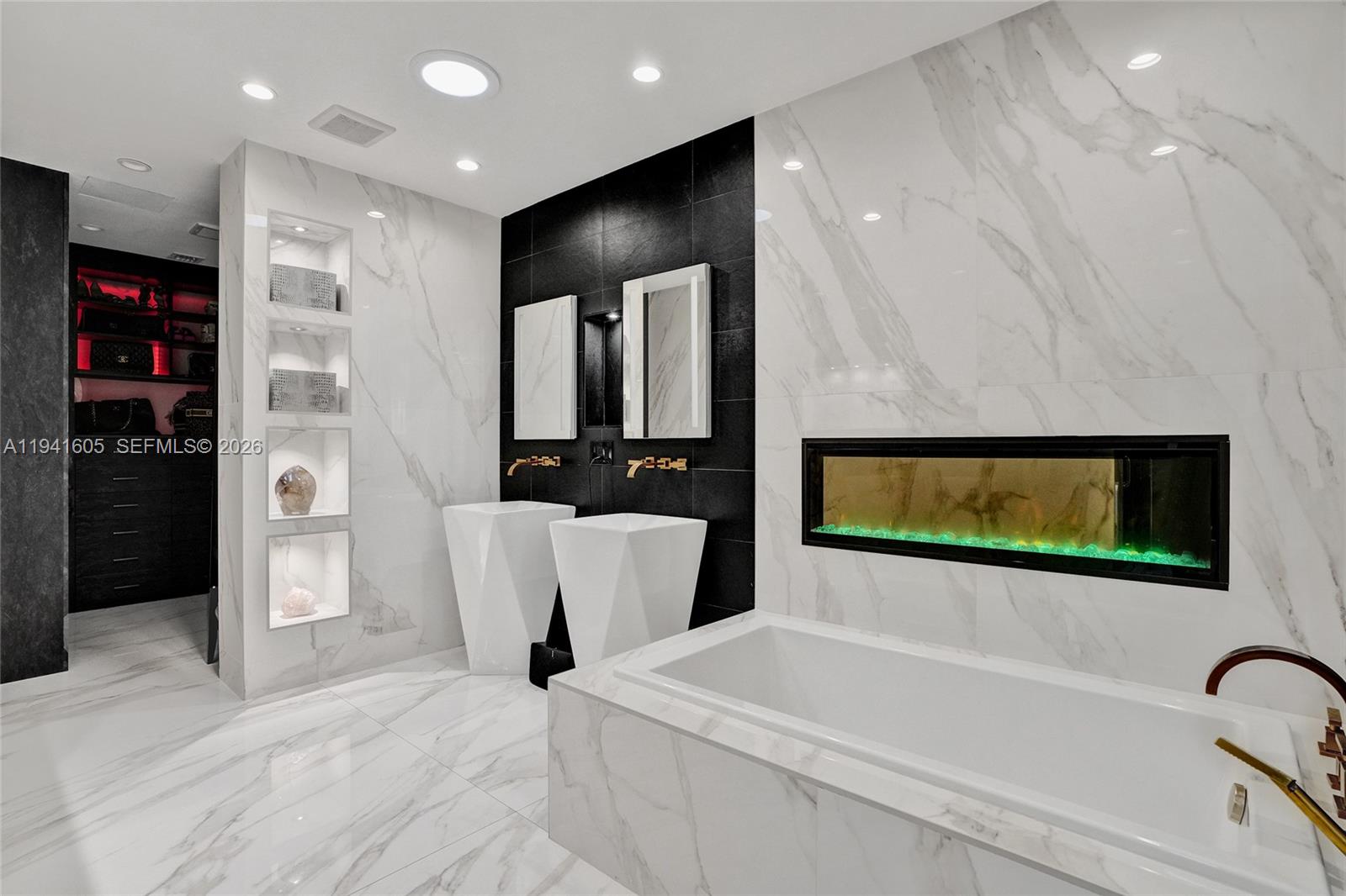 SKY LAKE - Residential