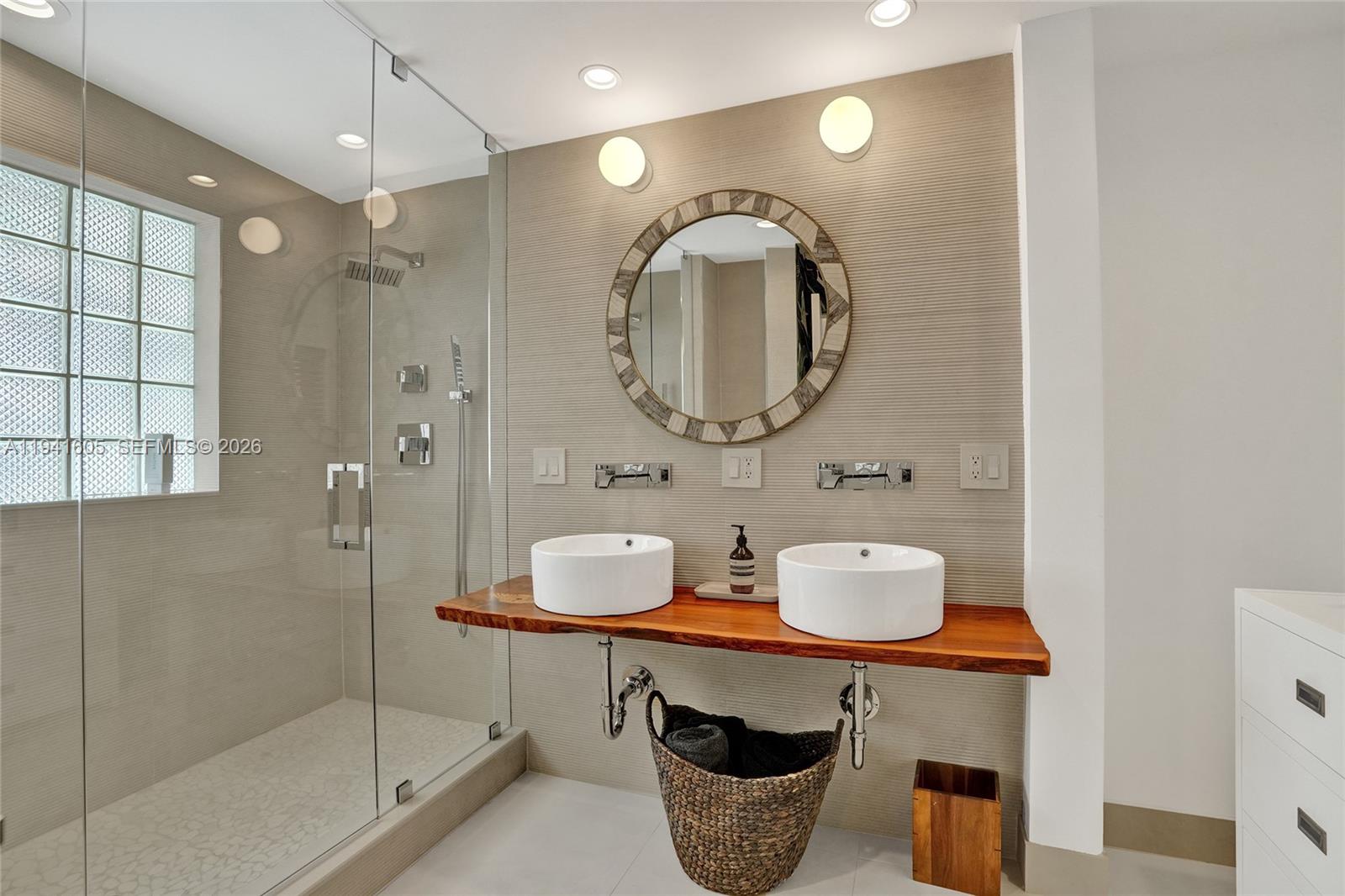 SKY LAKE - Residential