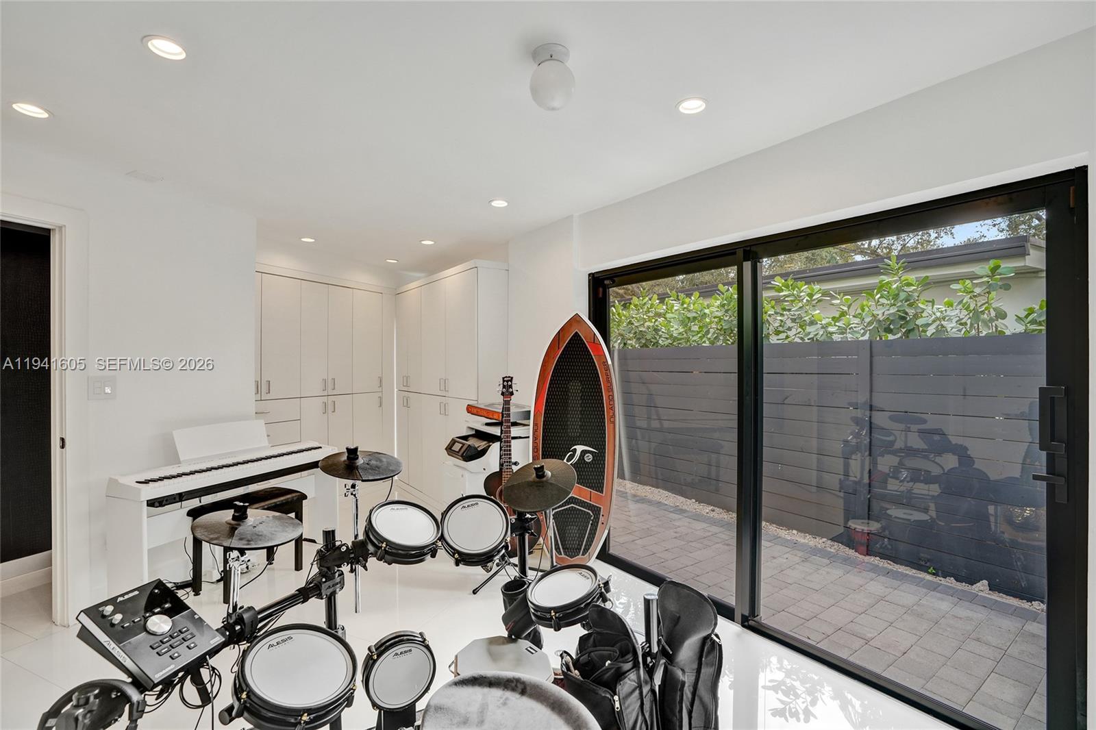 SKY LAKE - Residential