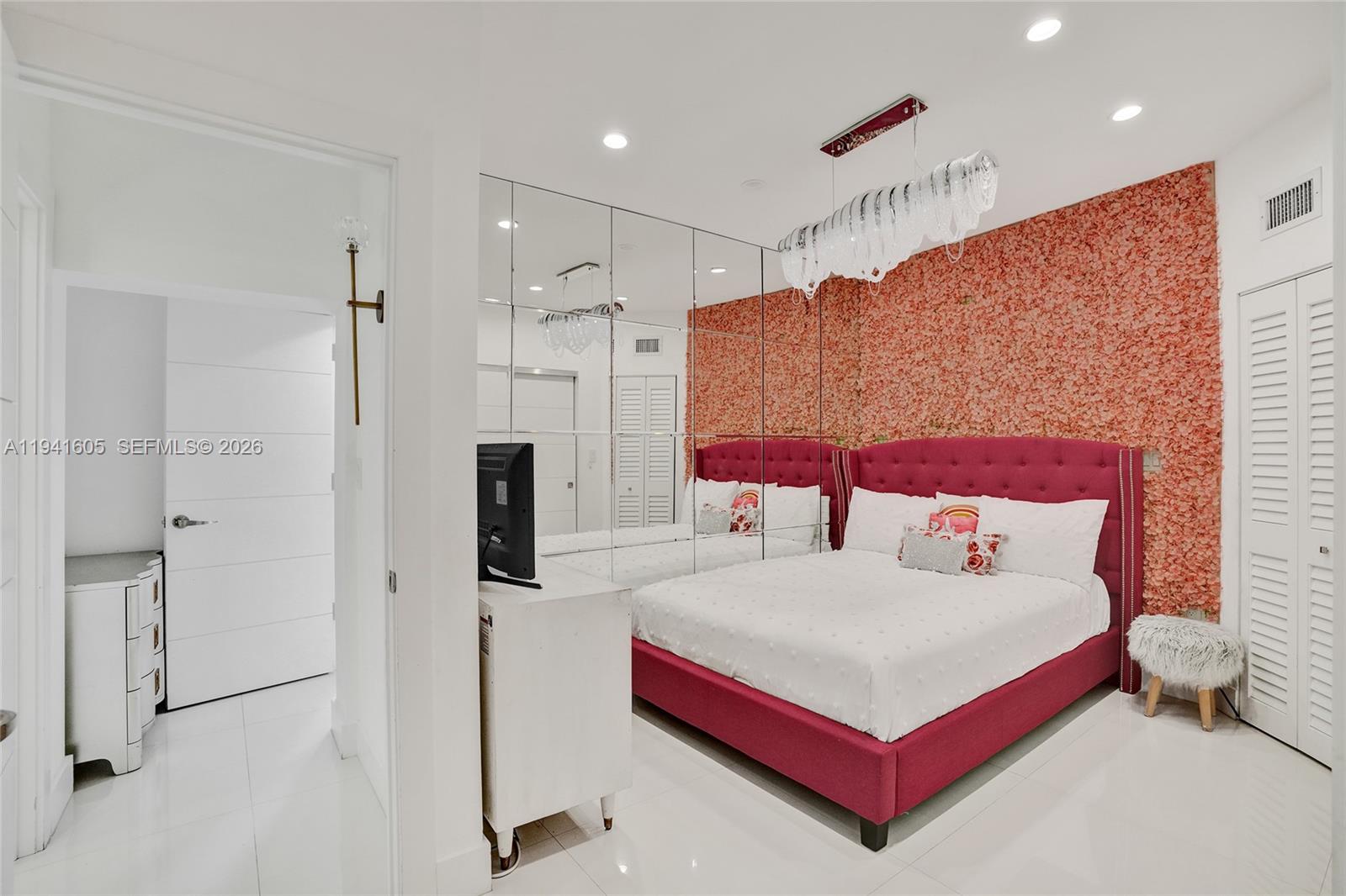 SKY LAKE - Residential