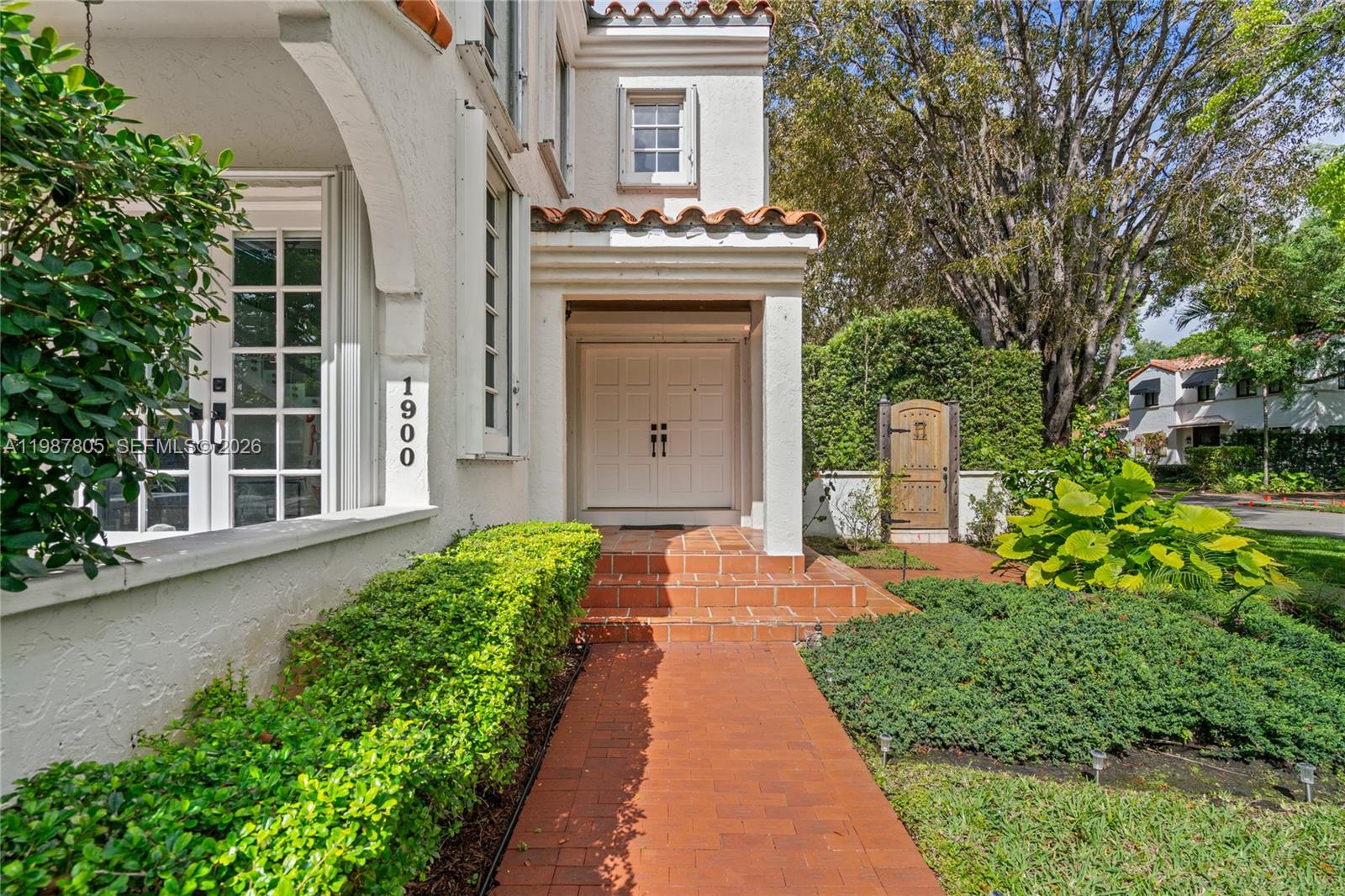 1900 Pizarro St