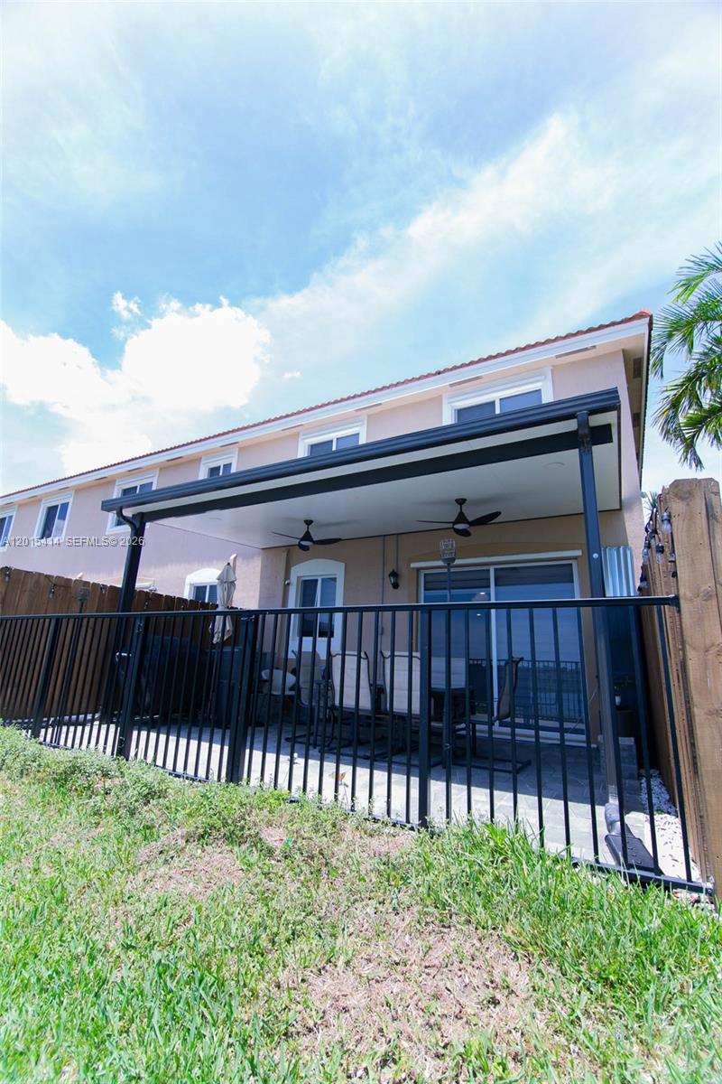 TOWNS AT SEASCAPE - Residential