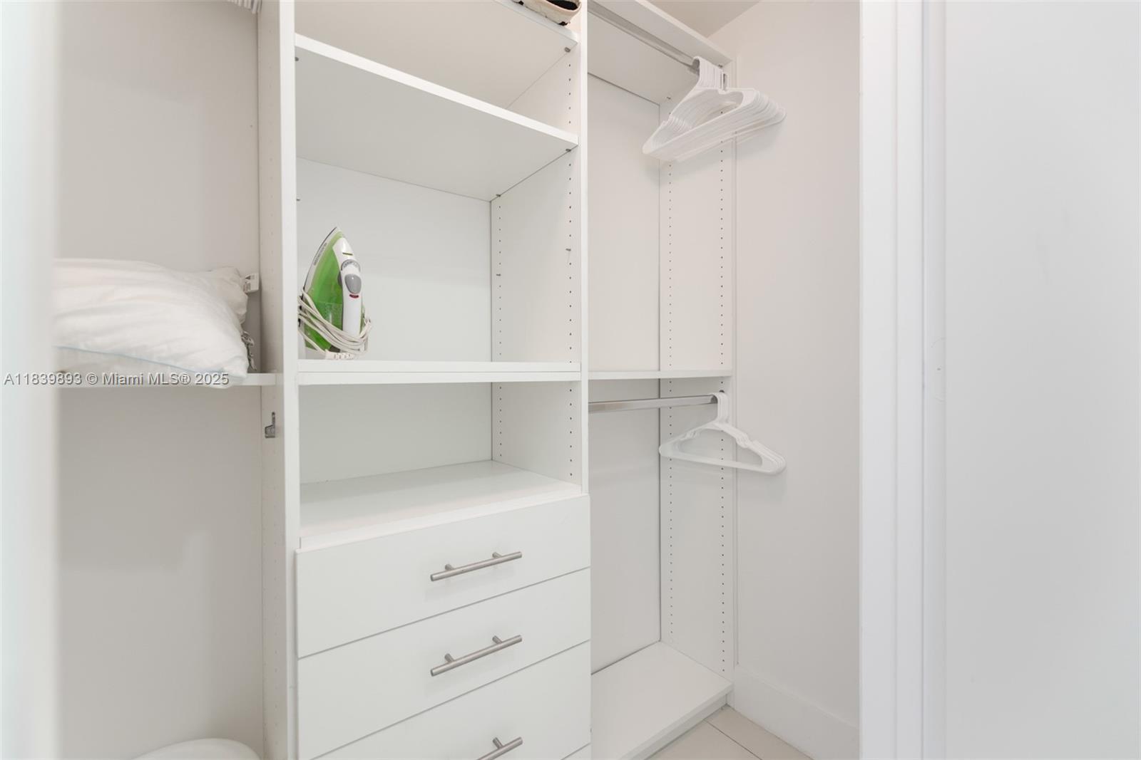 ICON BRICKELL CONDO NO 3 - Residential