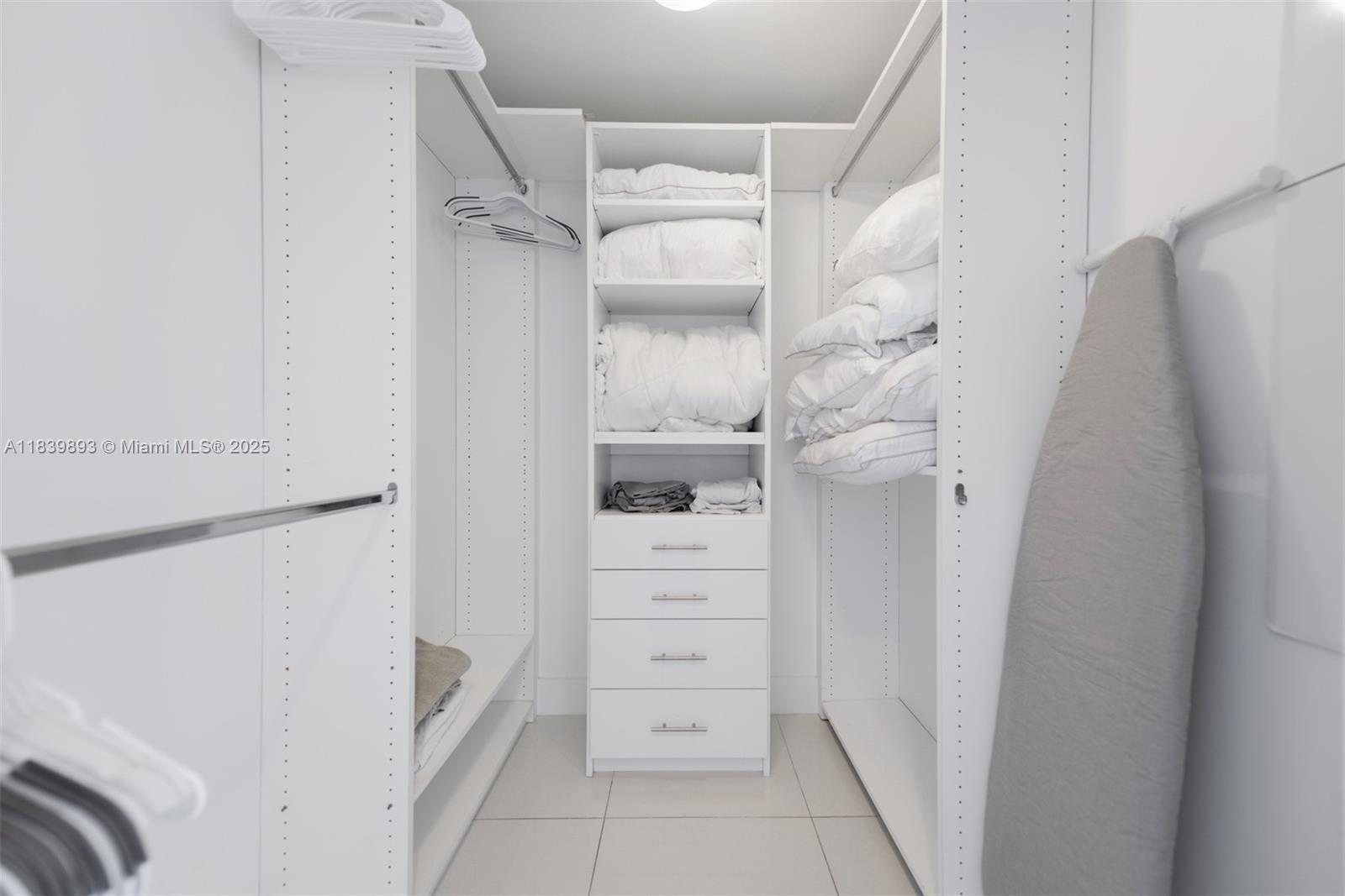 ICON BRICKELL CONDO NO 3 - Residential