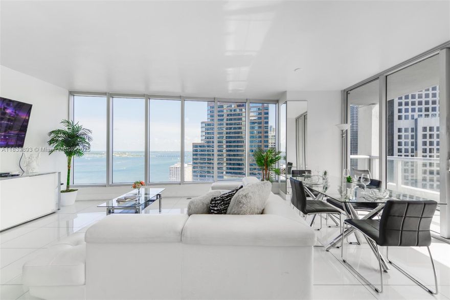 Spacious 2Bed in Icon Brickell Tower 3 !Short-Term Rentals Allowed! largest 2beds layout in the building; 1,459 Sqft. Great bay & city views. Corner with floor-to-ceiling glass windows that allow natural light and capture views from every angle. Sub-Zero and Wolf stainless steel appliances. Located just steps from Brickell City Centre and Miami’s top dining spots, including world-renowned Cipriani right next door. Ideal for investors or end-users alike.