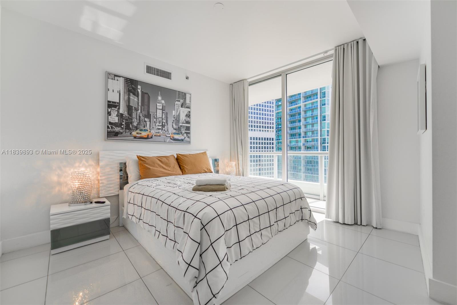 ICON BRICKELL CONDO NO 3 - Residential