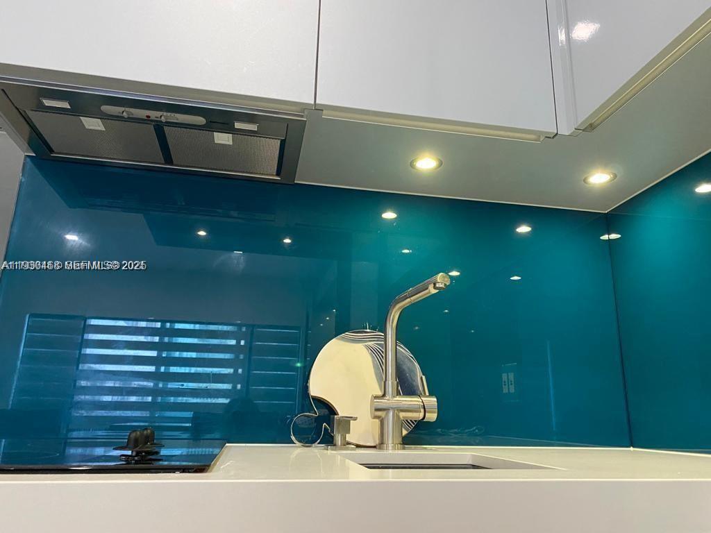 6345 Collins Ave 442