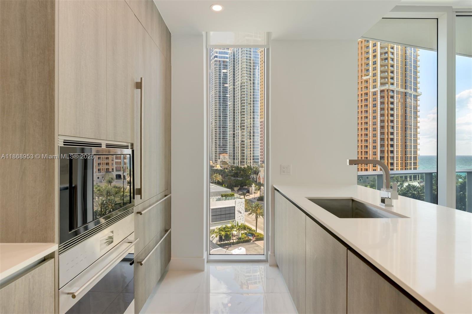 AURORA SUNNY ISLES BEACH - Residential