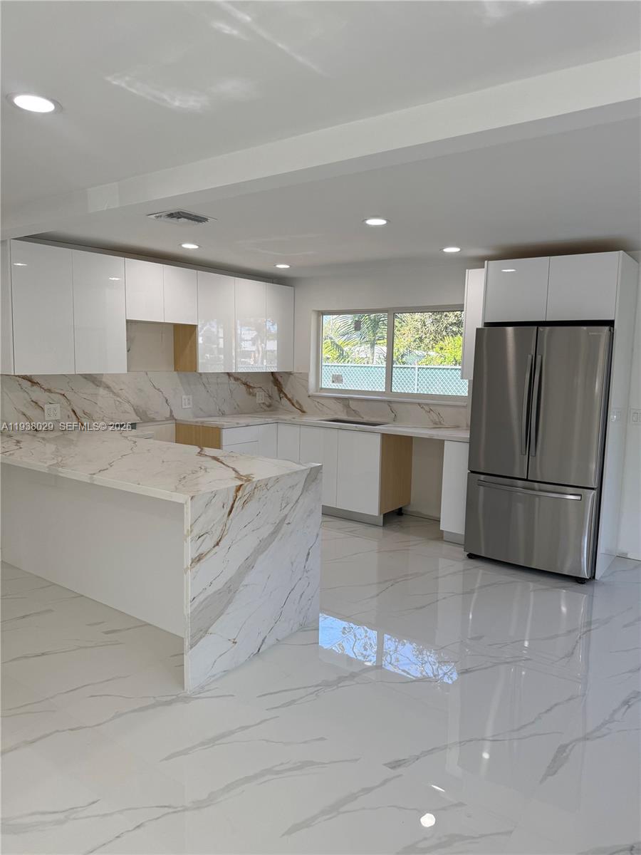 UNIVERSITY GDNS SUB NO  4 - Residential