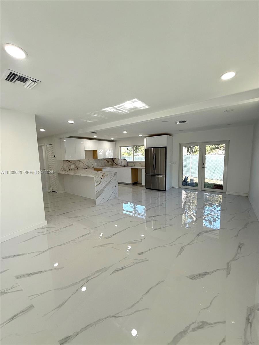 UNIVERSITY GDNS SUB NO  4 - Residential