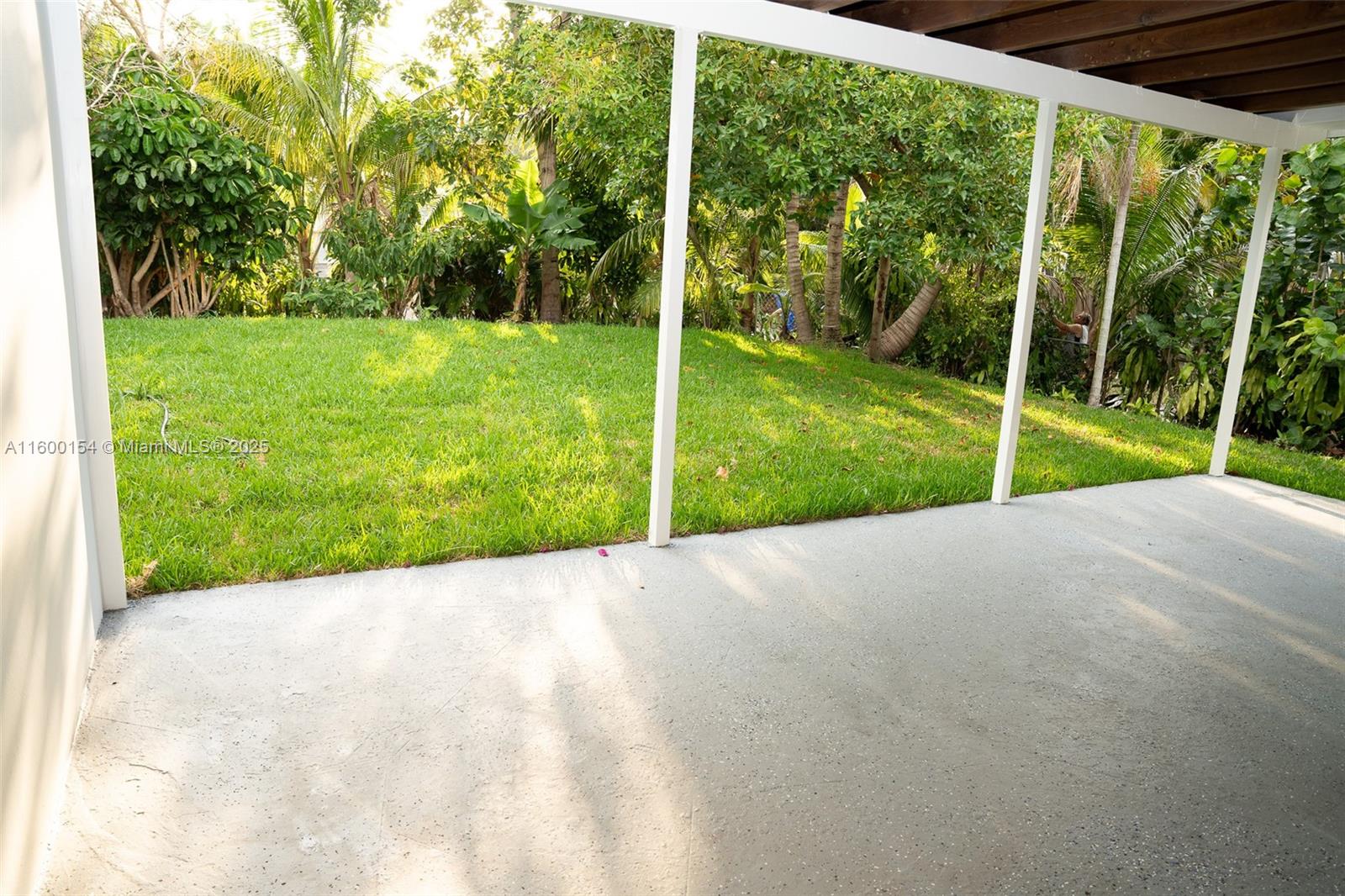 HOLLYWOOD HILLS - Residential