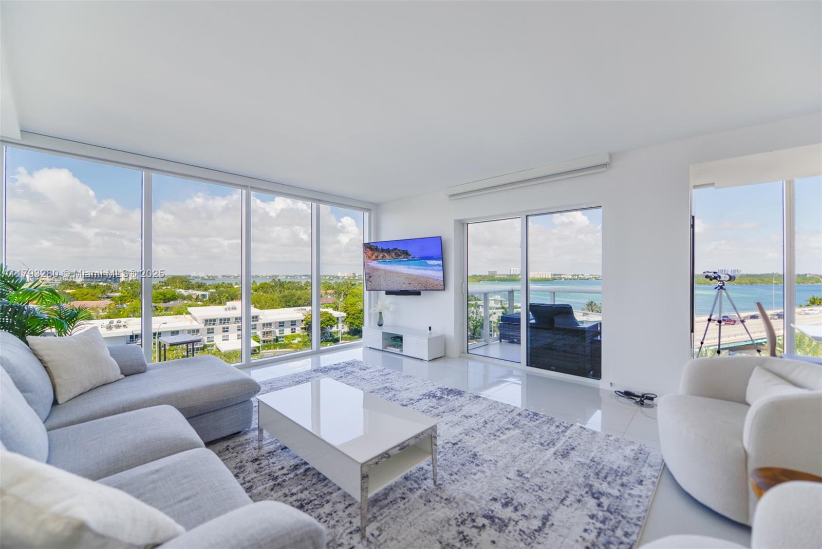 10275 Collins Ave 731