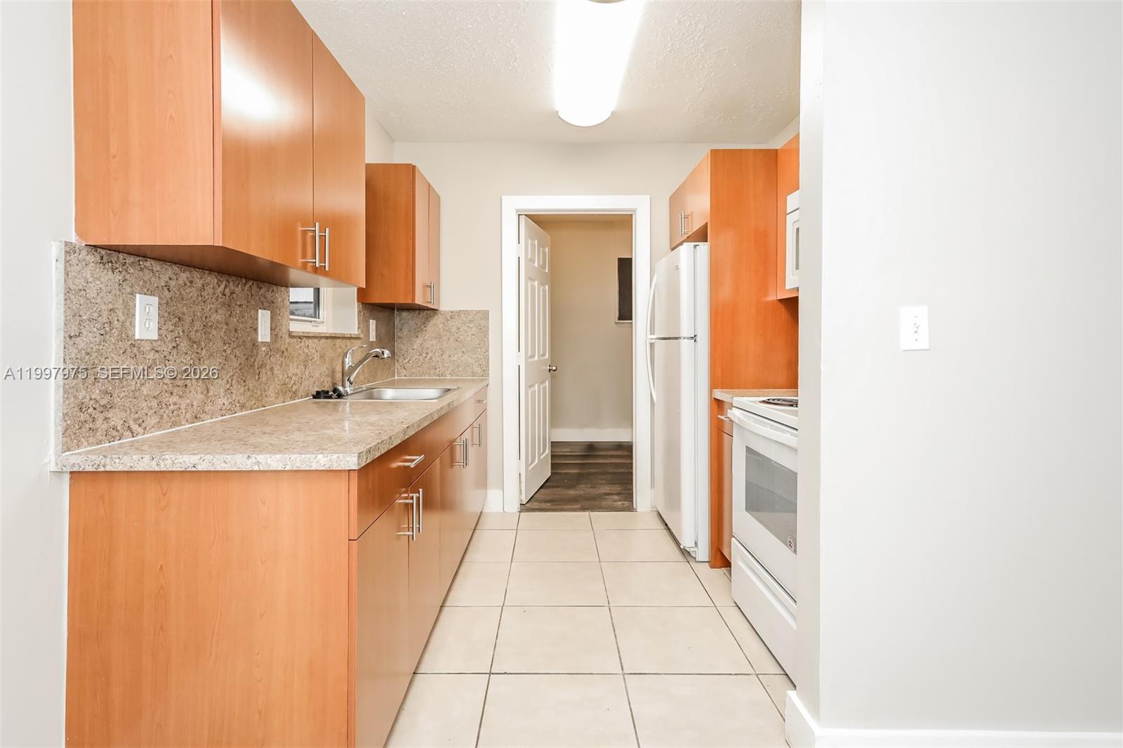 RICHMOND HGTS ESTS 3RD AD - Residential Lease