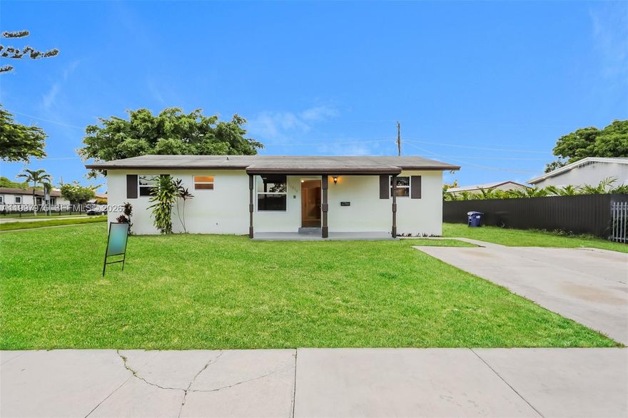 Enjoy this gorgeous home featuring living and entertainment space. This adorable home offers 4 bedroom and 2 bathroom home with luxury vinyl plank & ceramic tile type flooring. The modern kitchen is equipped with modern appliances and offers updated cabinets with plenty of storage space. Home has neutral paint throughout. The beautiful patio offers plenty of open space for enjoying gorgeous days outdoors. The private, fenced in backyard, is perfect for pets or for enjoying gorgeous days outdoors. This home won't last long. Apply today!
NOTE: Resident is responsible for installing their own washer & dryer. Move in dates are tentative and subject to change. All our homes convey in safe, clean & fully functional conditions. Prices and availability are subject to change at any time.