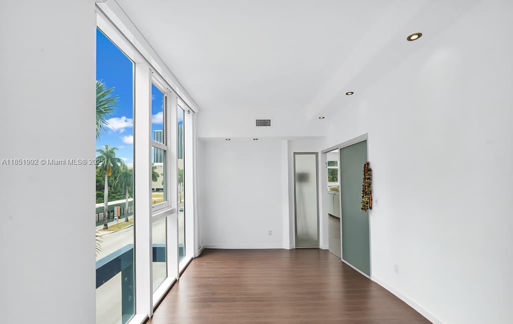 1800 BISCAYNE PLAZA CONDO - Residential