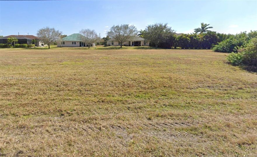 Ready to build lot in a prime location in Cape Coral! All you need to do is come and build your dream house.