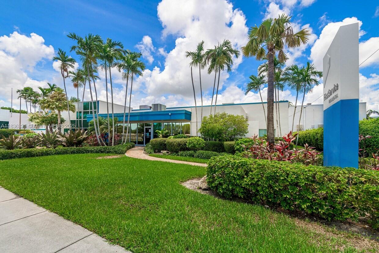 For Lease: Prime Flex Office/Warehouse Complex in Hollywood, FL
Asking Rate: $24/SF NNN
Total Size: 35,651 SF | Two Buildings (buildings can be leased individually or combined)
Location: 2950 & 3000 N 28th Terrace, Hollywood, FL Strategically positioned with exceptional visibility along I-95, this premier two-building complex offers unmatched accessibility in one of Hollywood’s most dynamic business corridors.? Featuring over 400 feet of frontage to I95!
Building 1 – 2950 N 28th Terrace Size: 25,500 SF 19,500 SF ground floor warehouse 6,000 SF second-floor executive office 86 striped parking spaces (100+ functional spaces) 3 oversized overhead doors for truck/forklift access
Building 2 – 3000 N 28th Terrace Size: 10,151 SF 76 striped parking spaces (90+ functional spaces)