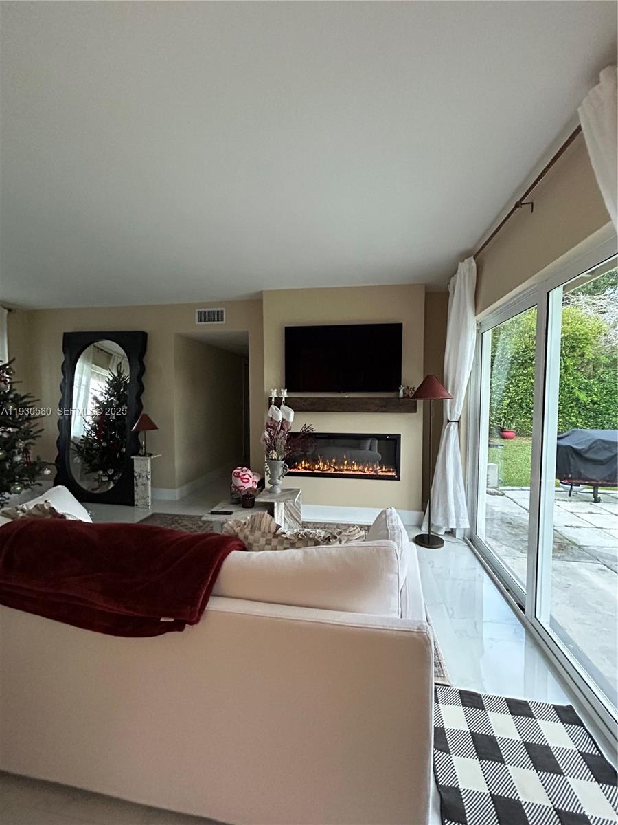 WESTWOOD LAKE 3RD ADDN - Residential