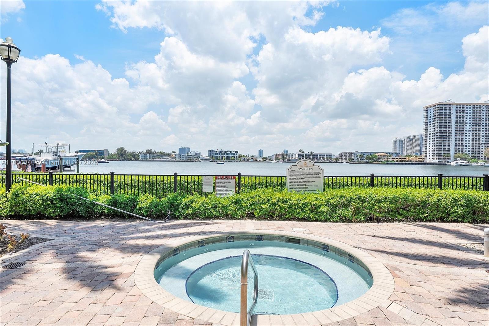 PORTO BELLAGIO CONDO - Residential