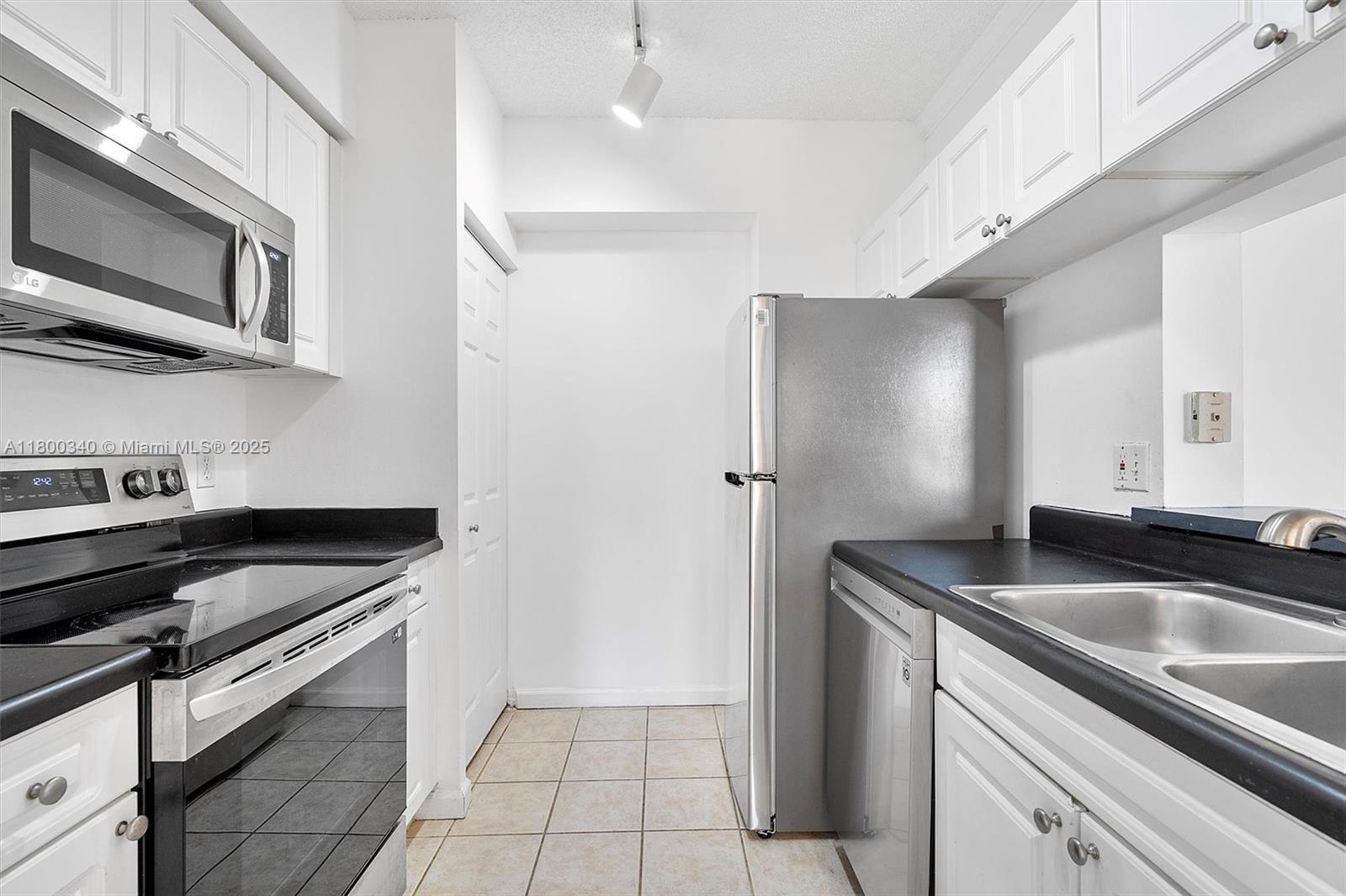 PORTO BELLAGIO CONDO - Residential