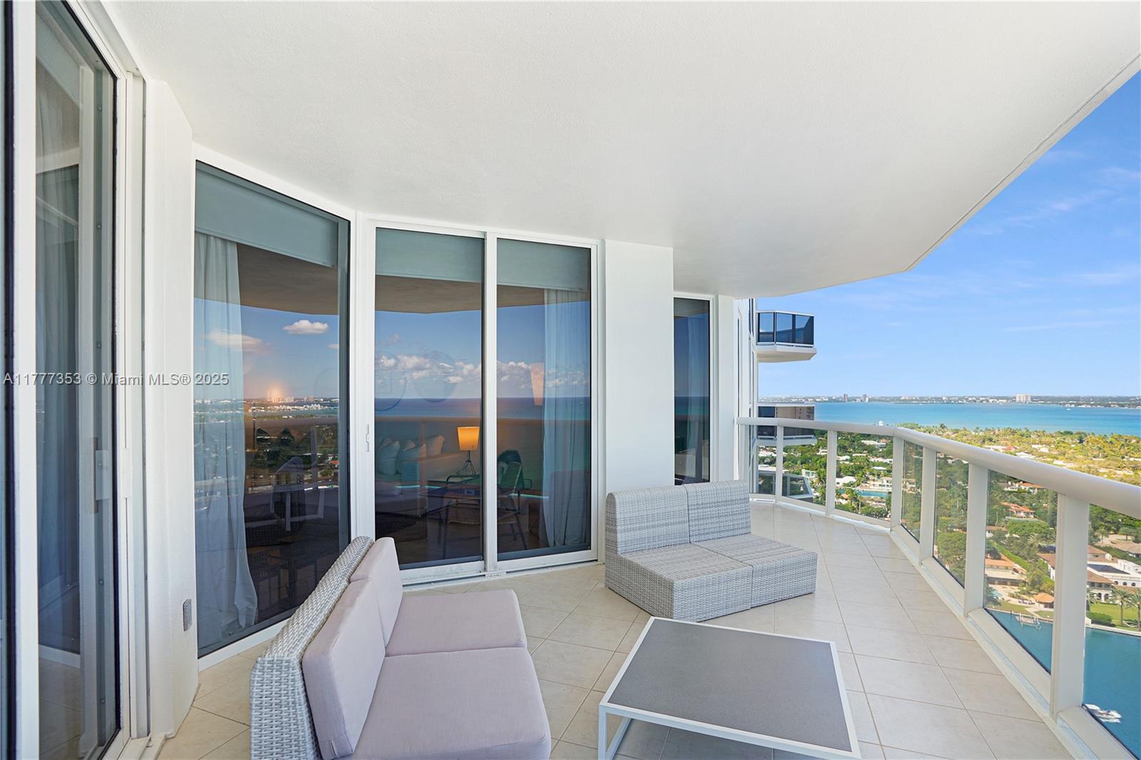 4779 Collins Ave 2908