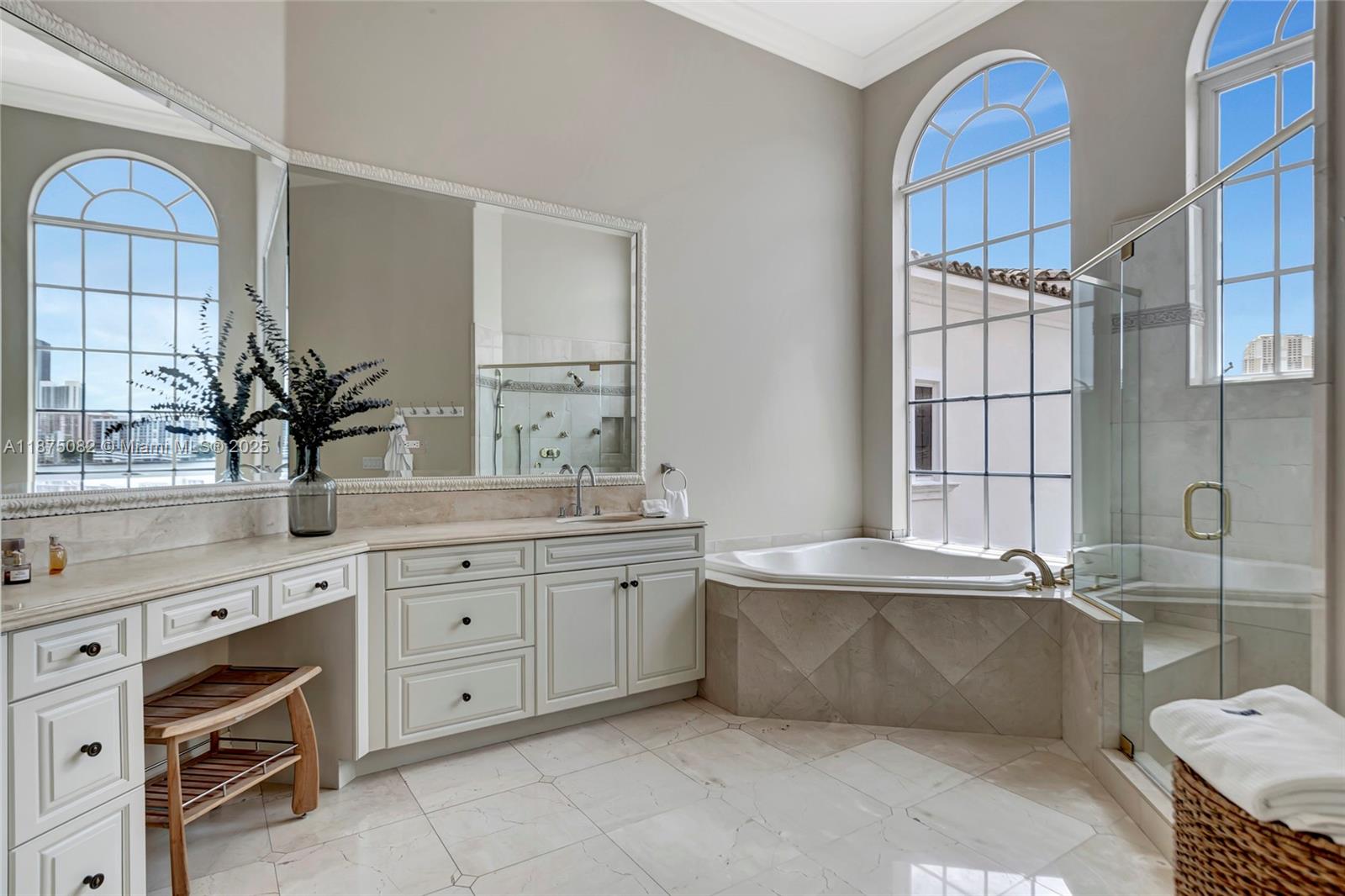 ISLAND ESTATES - Residential