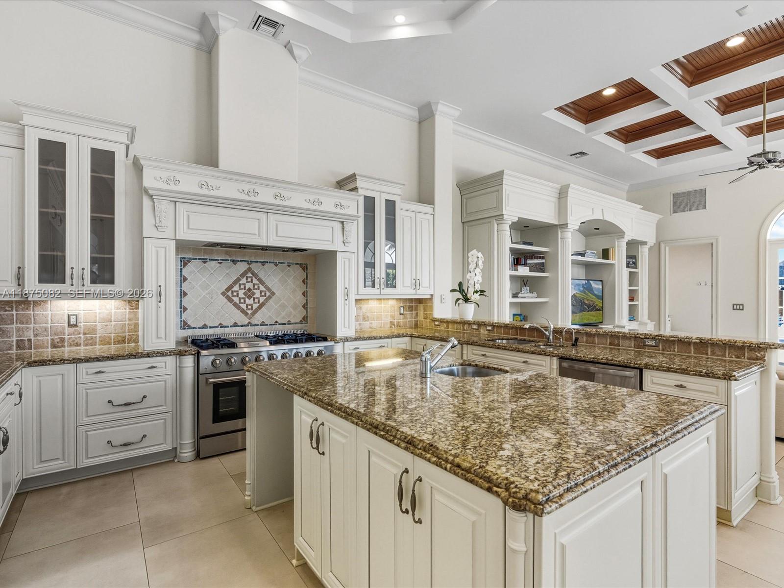 ISLAND ESTATES - Residential