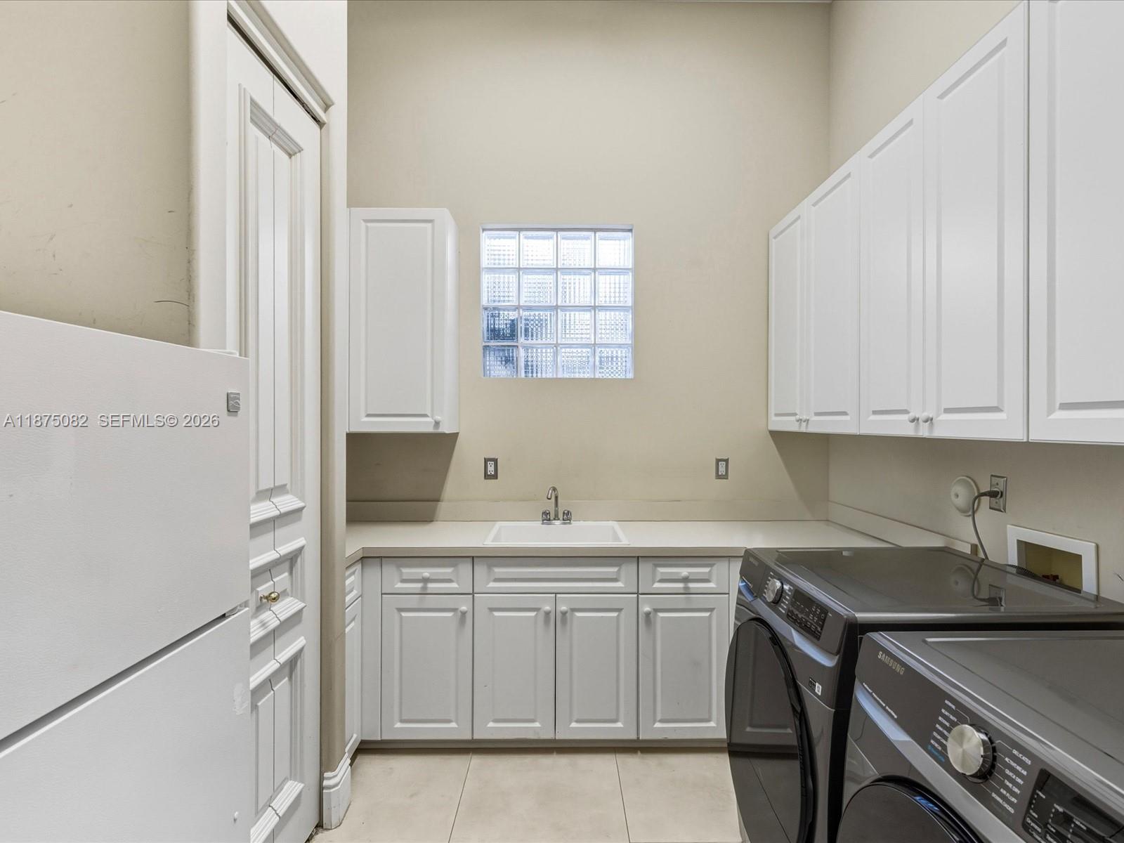 ISLAND ESTATES - Residential