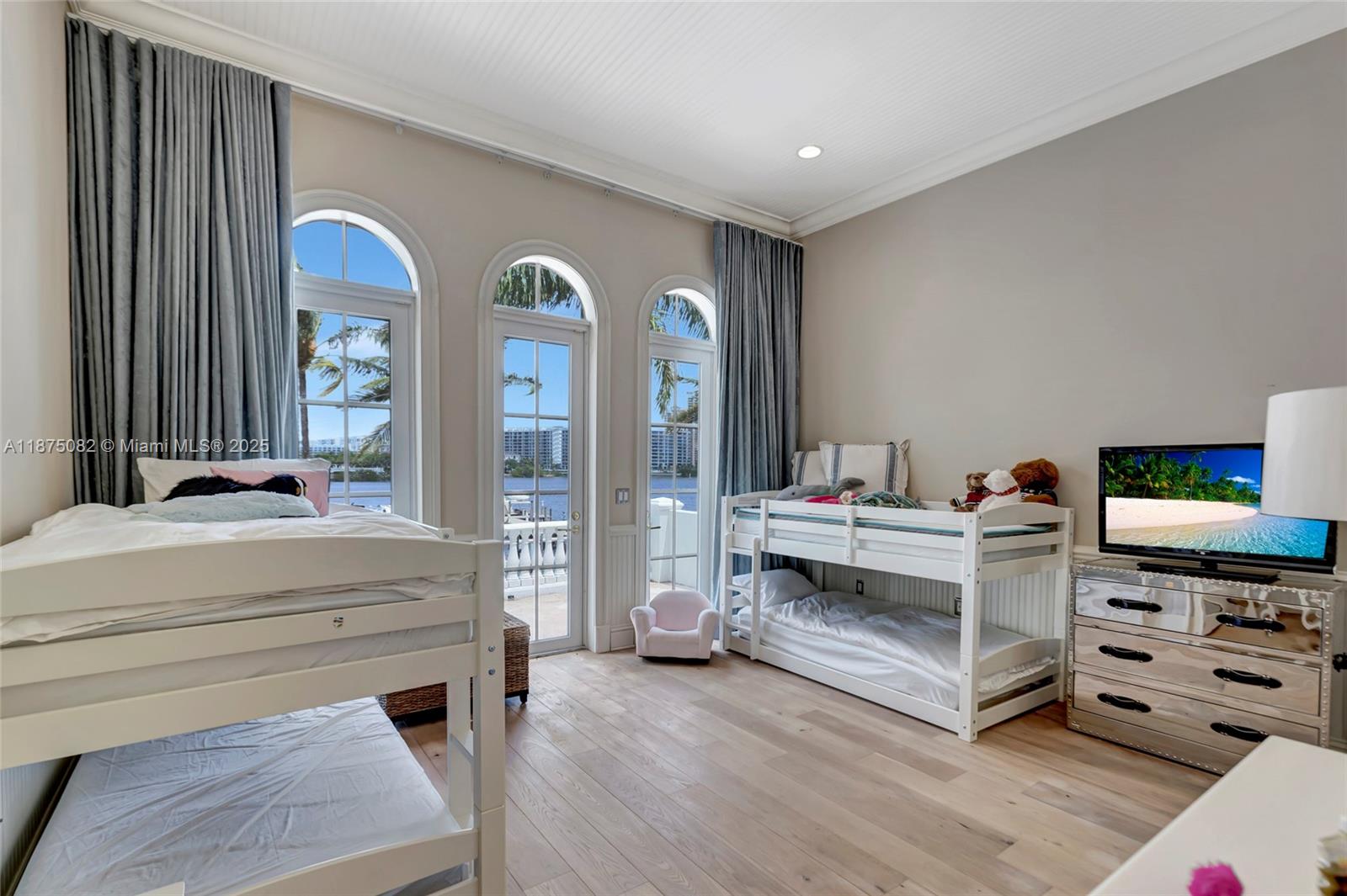 ISLAND ESTATES - Residential
