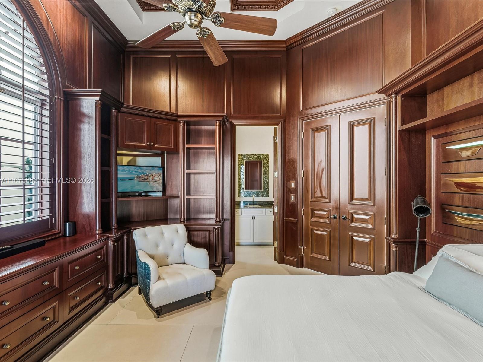 ISLAND ESTATES - Residential