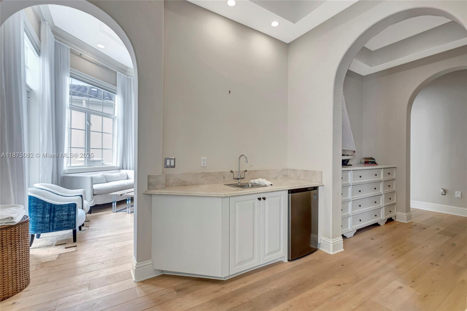 ISLAND ESTATES - Residential