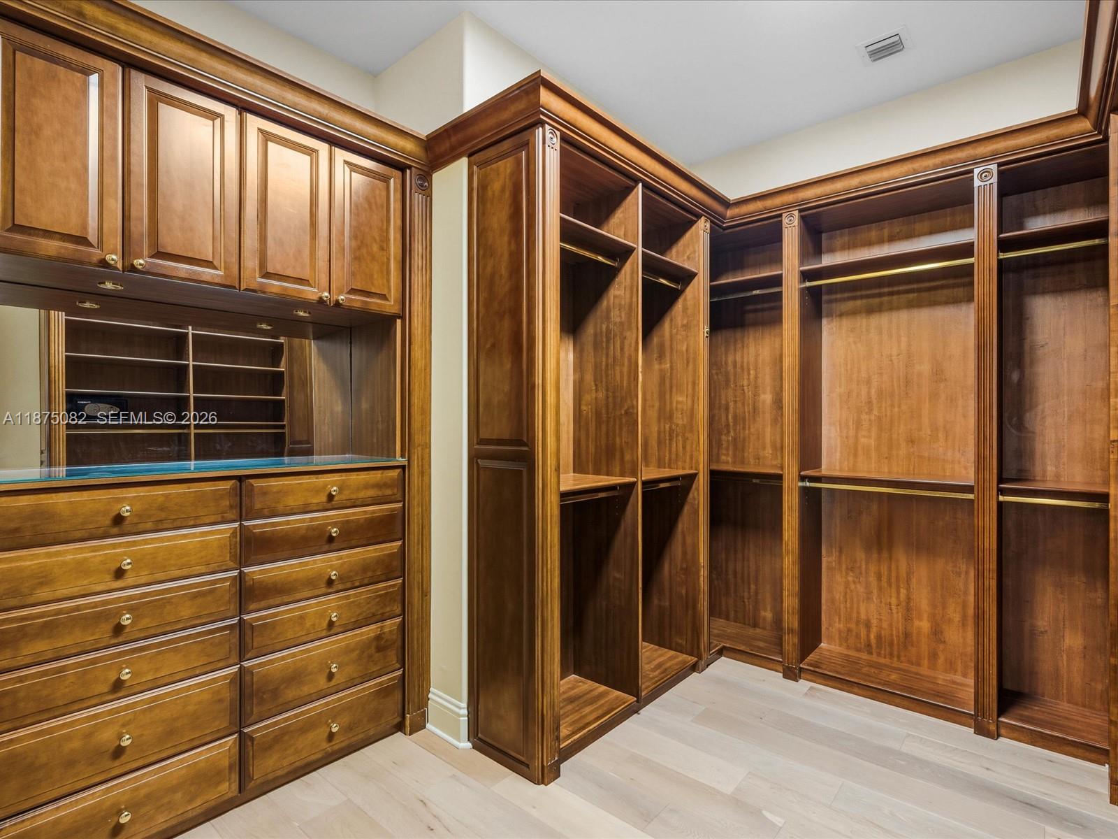 ISLAND ESTATES - Residential