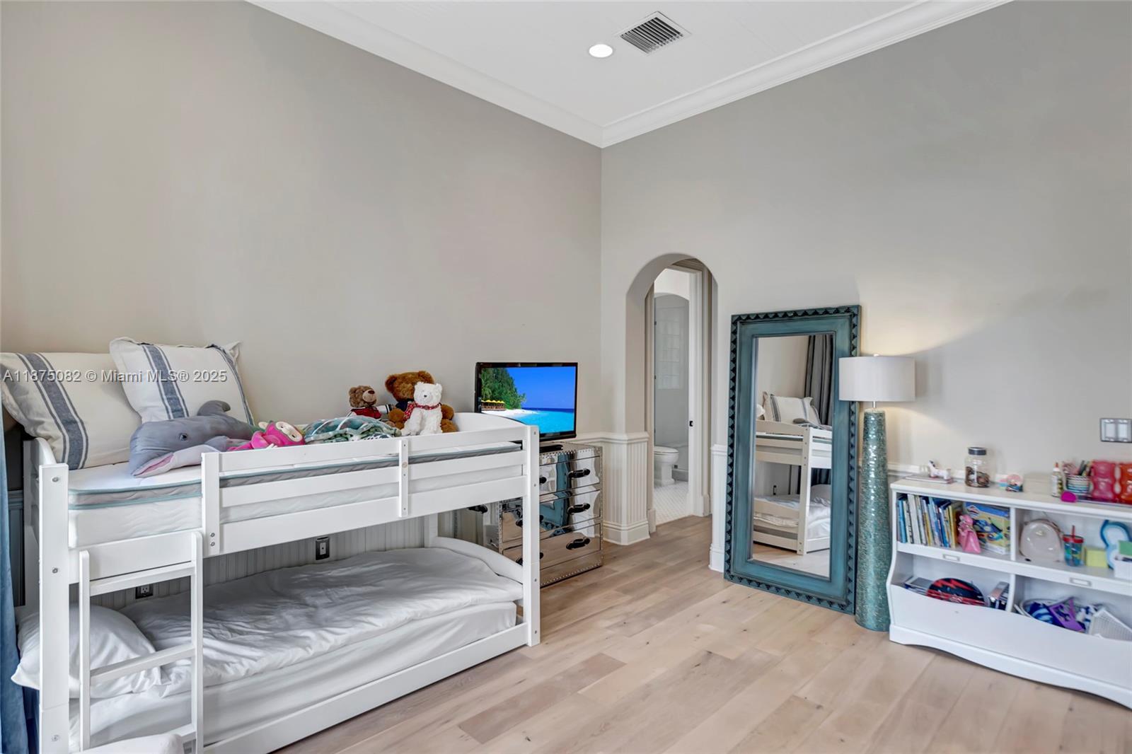ISLAND ESTATES - Residential
