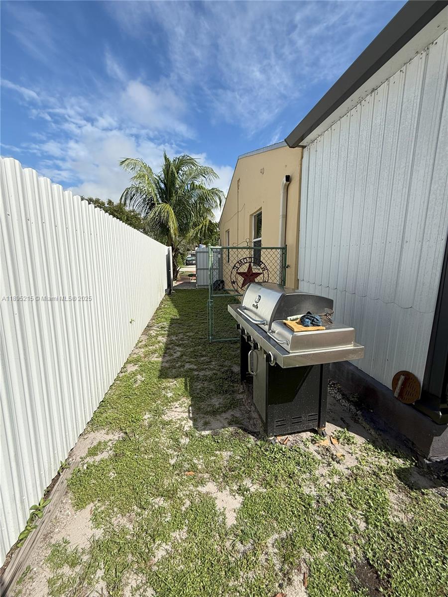 SOUTH HOLLYWOOD AMD PLAT - Residential