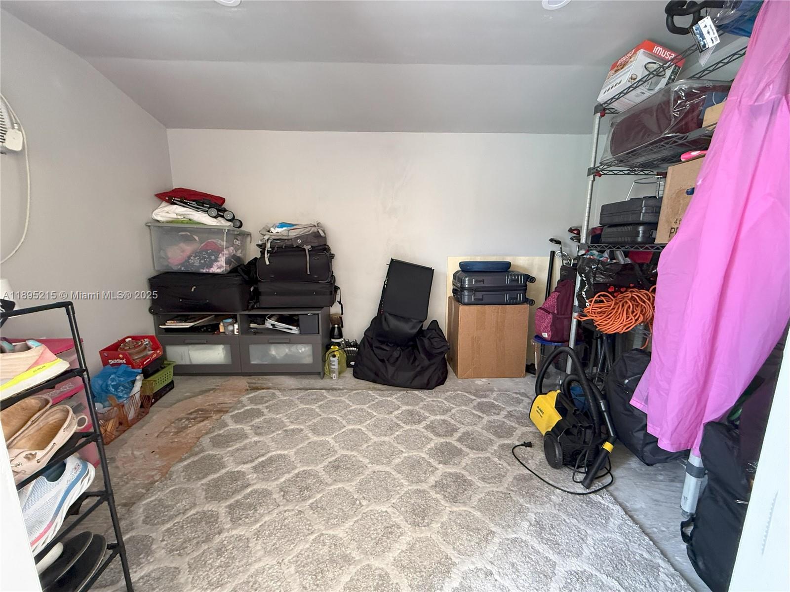 SOUTH HOLLYWOOD AMD PLAT - Residential