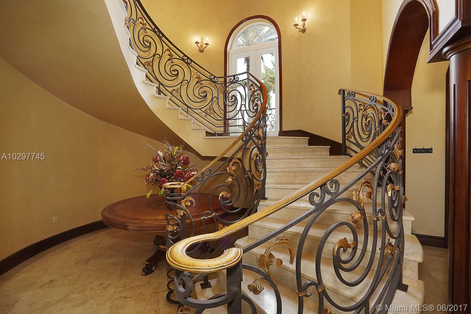 LOS PINOS - Residential