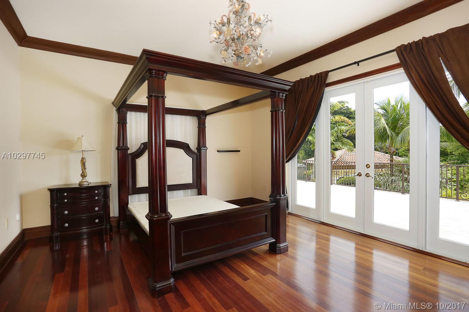 LOS PINOS - Residential