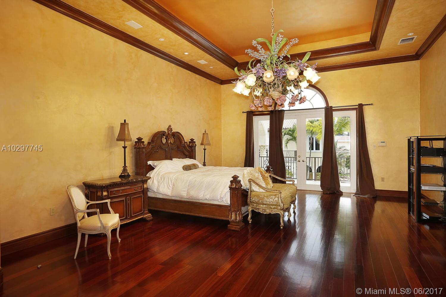 LOS PINOS - Residential