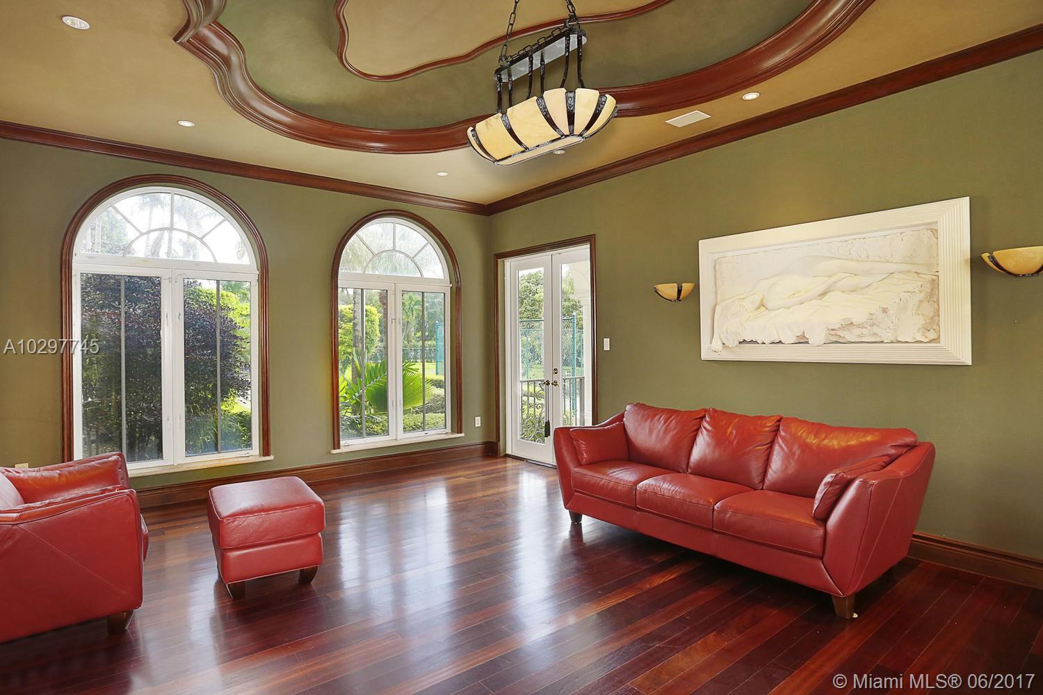 LOS PINOS - Residential