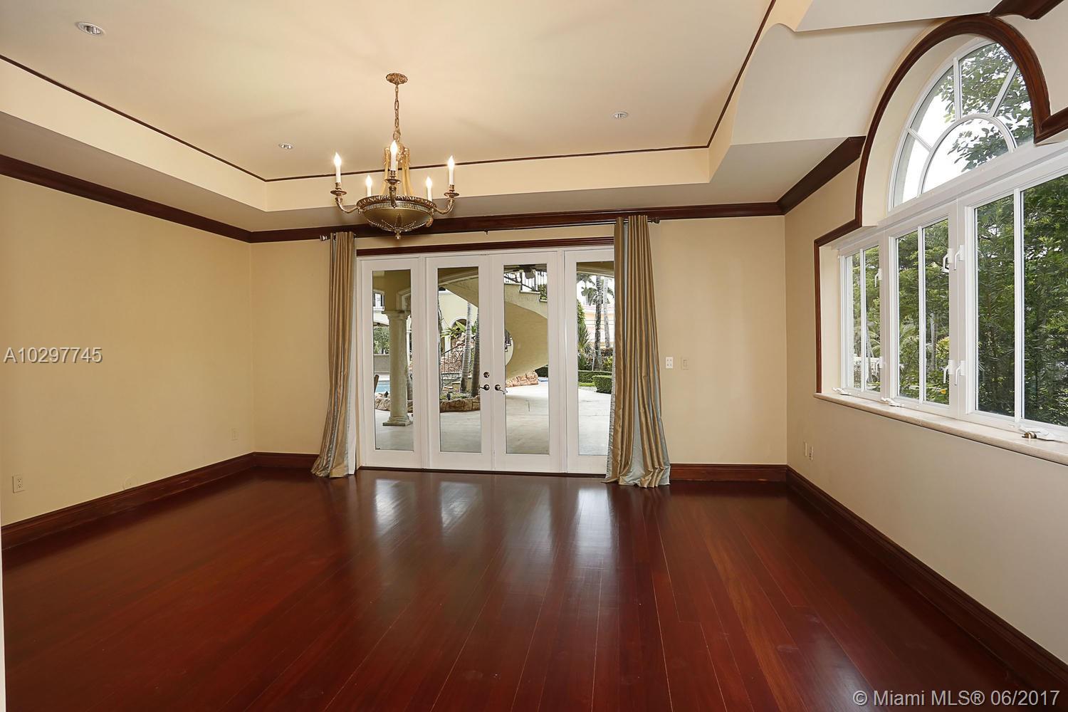 LOS PINOS - Residential