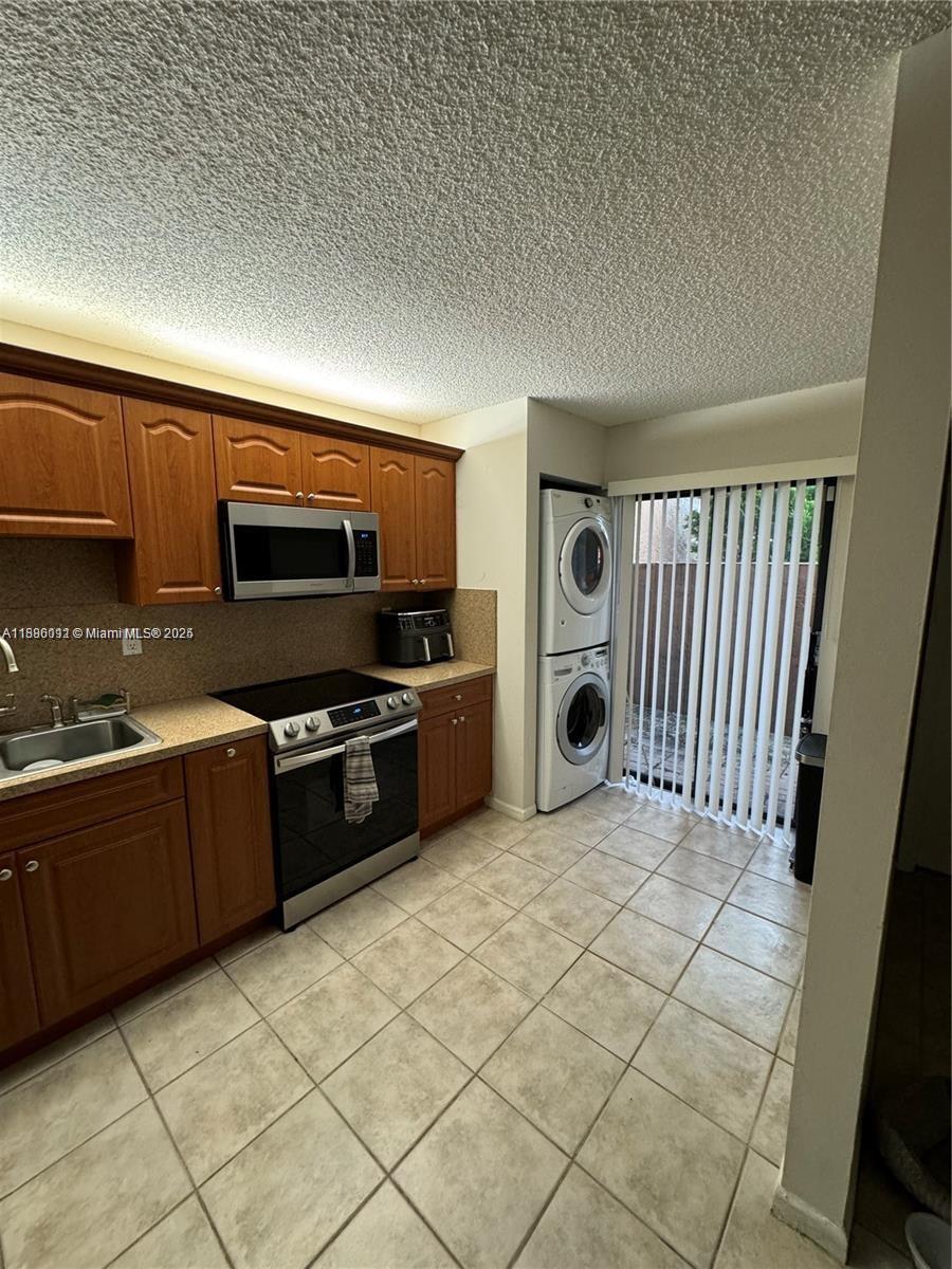 PEMBROKE LAKES SOUTH - Residential
