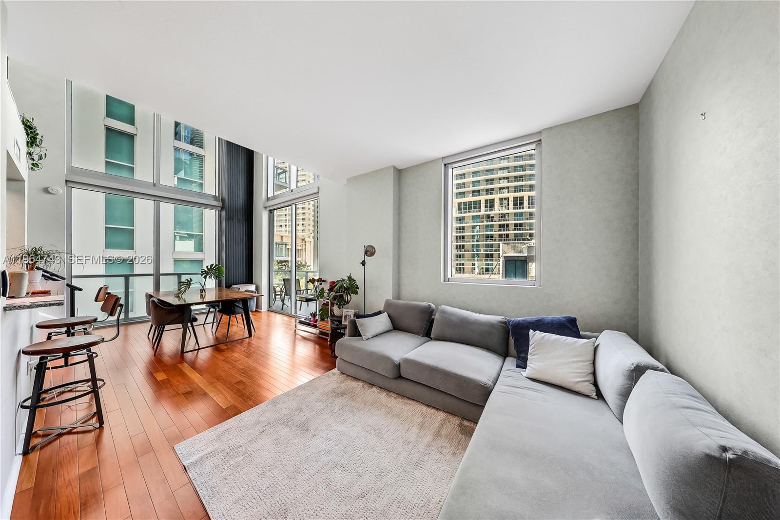 1050 Brickell Ave 422