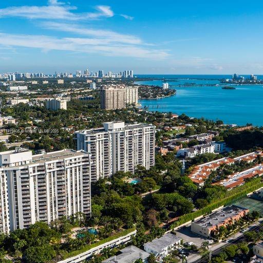 THE TOWERS OF QUAYSIDE CO - Residential