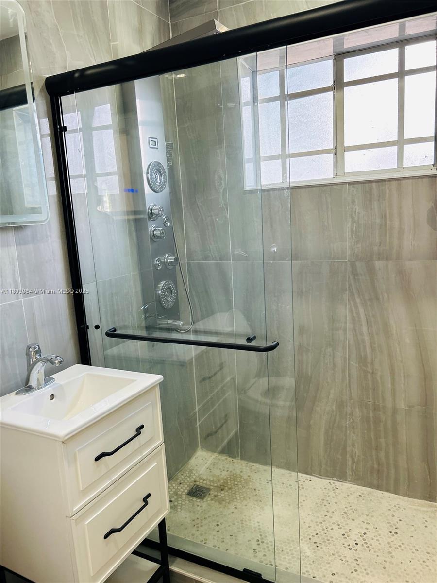 PALMLAND ESTATES - Residential Lease