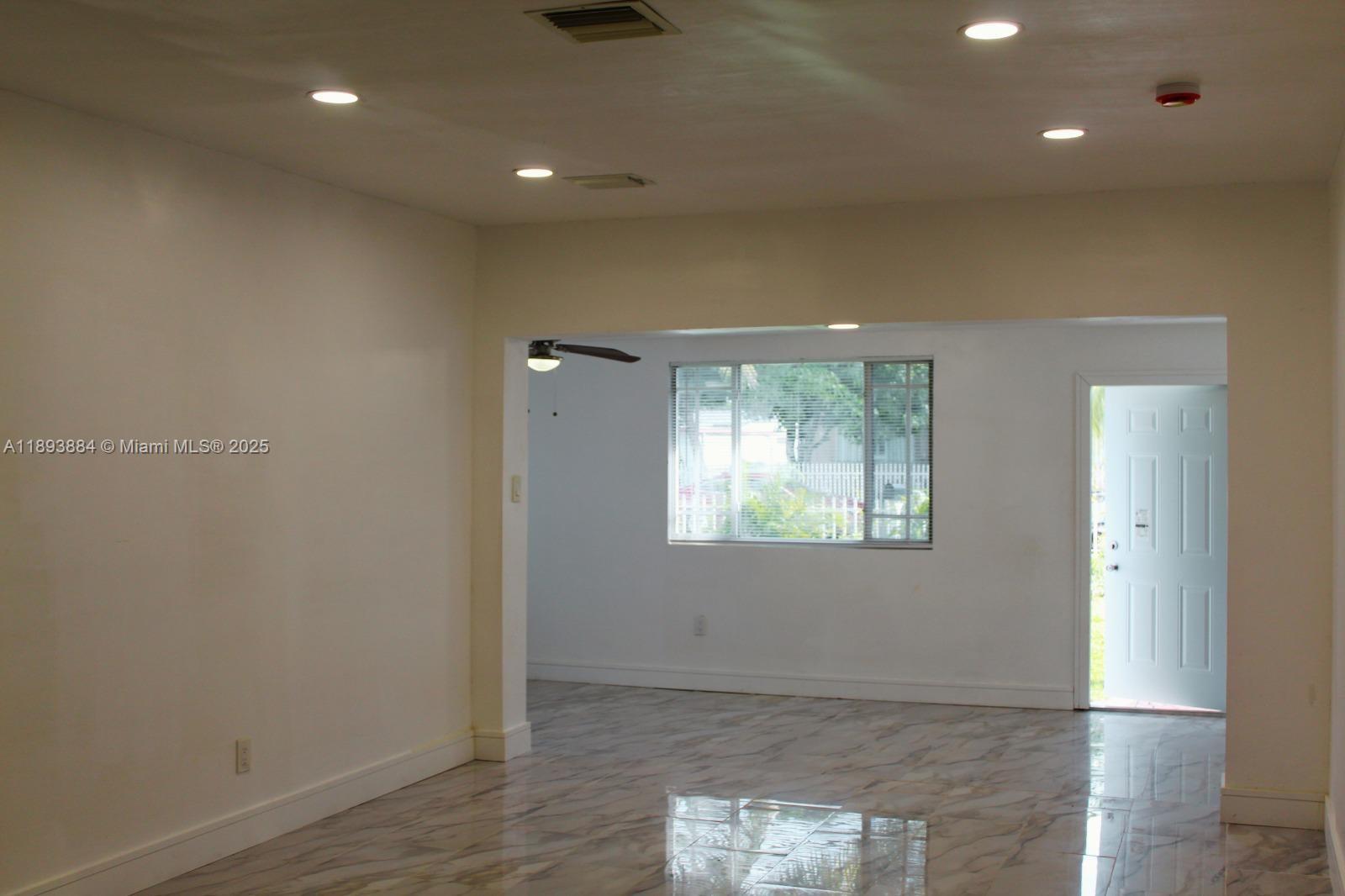 PALMLAND ESTATES - Residential Lease