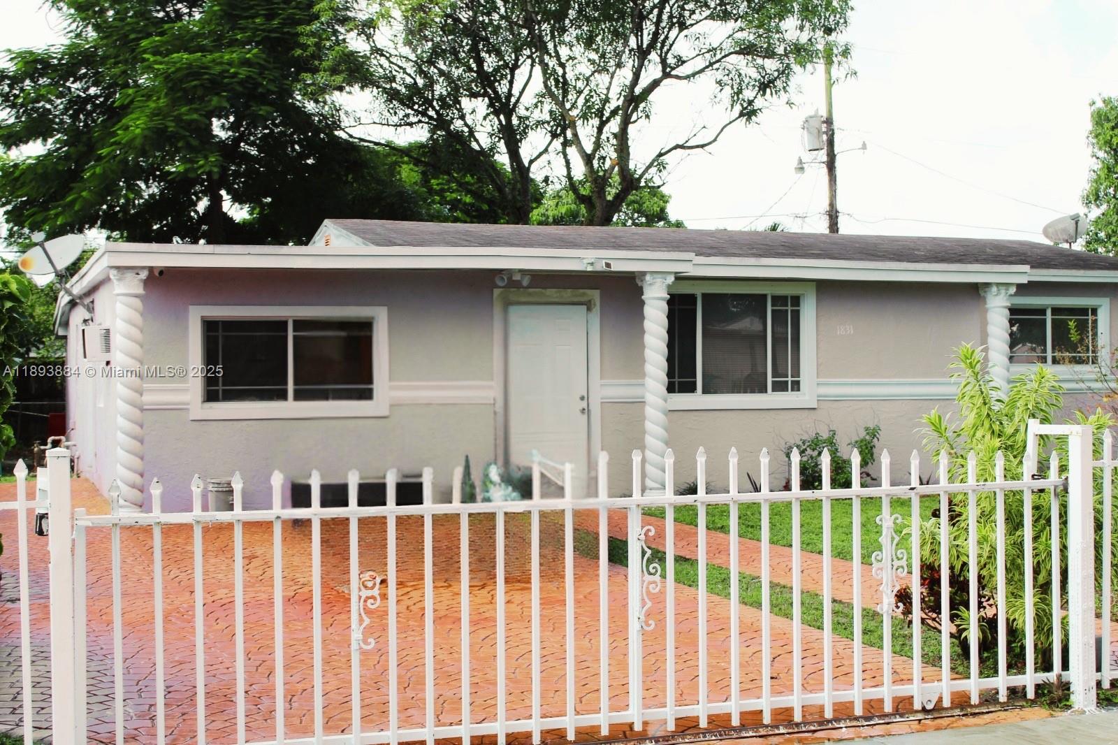 PALMLAND ESTATES - Residential Lease