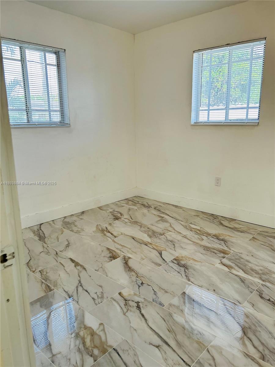 PALMLAND ESTATES - Residential Lease